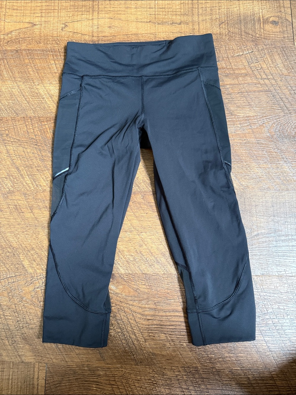 Lululemon Black Cropped Leggings Capris Side Pockets Size 8